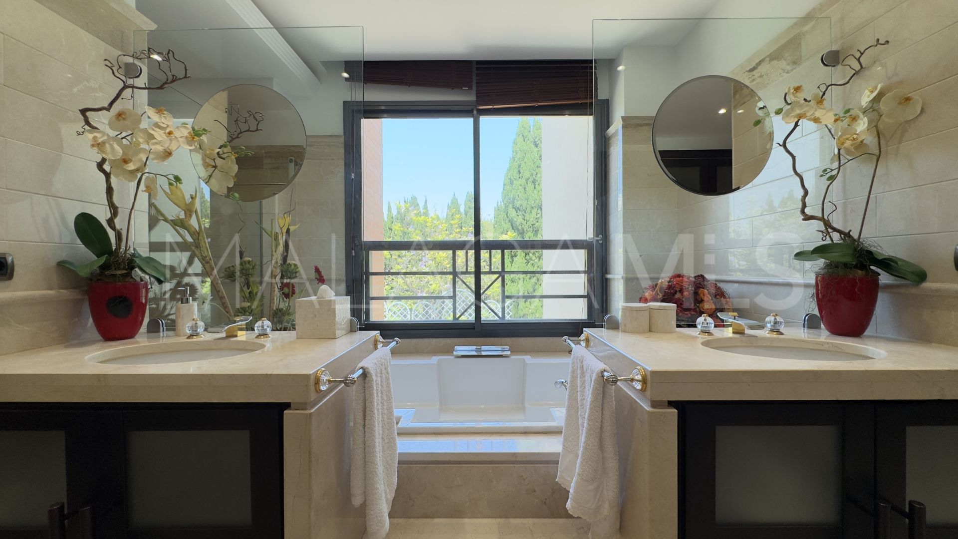 Apartment with 3 bedrooms for sale in Laguna de Banus
