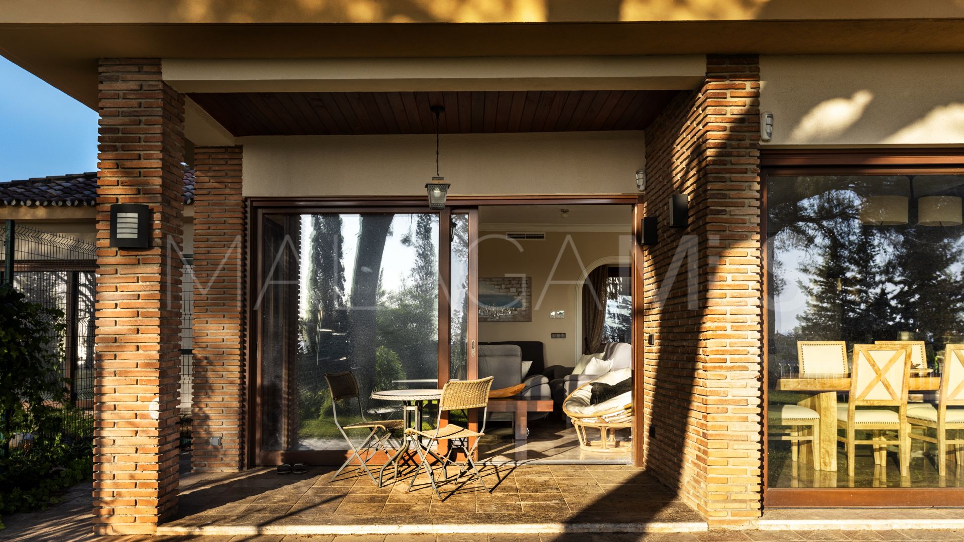 Villa for sale in Elviria