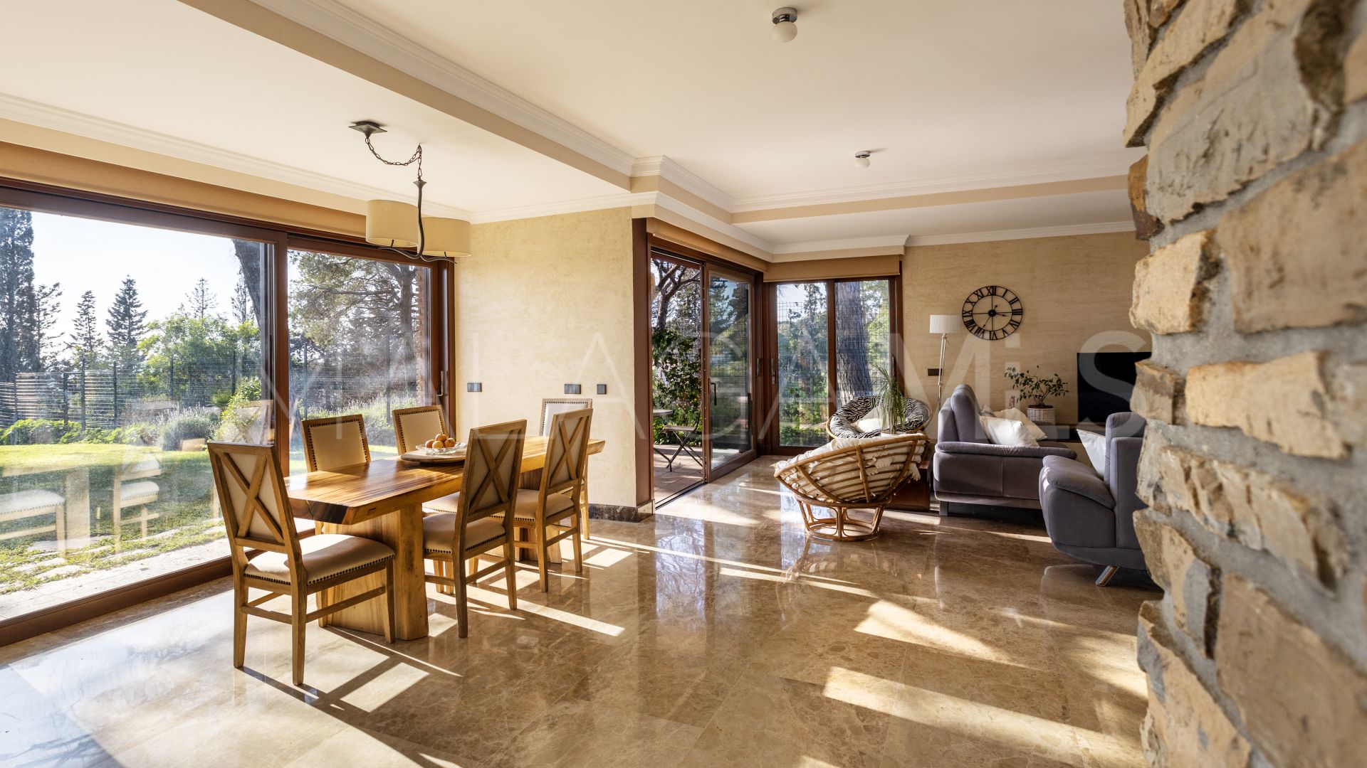 Villa for sale in Elviria