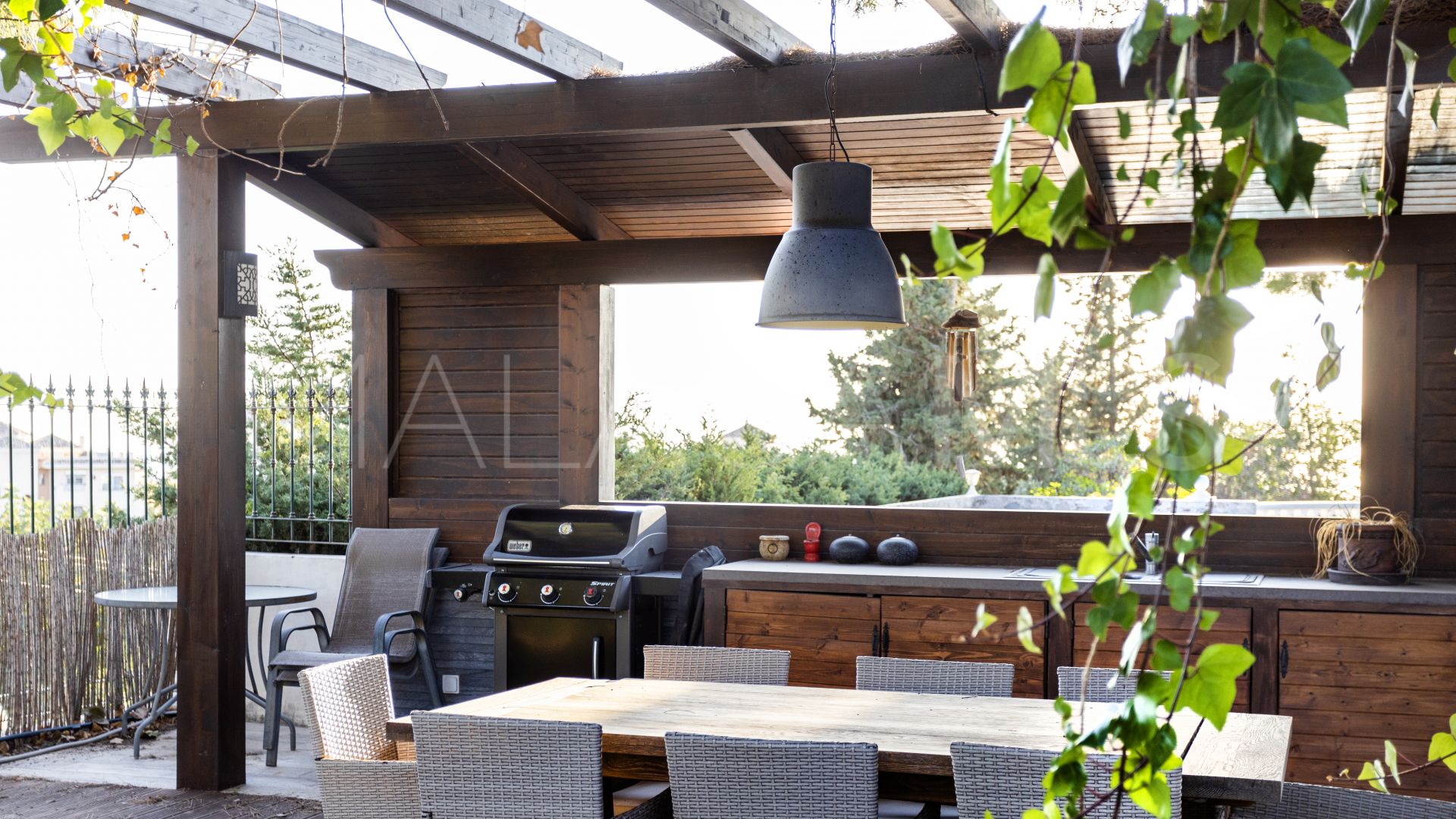 Villa for sale in Elviria