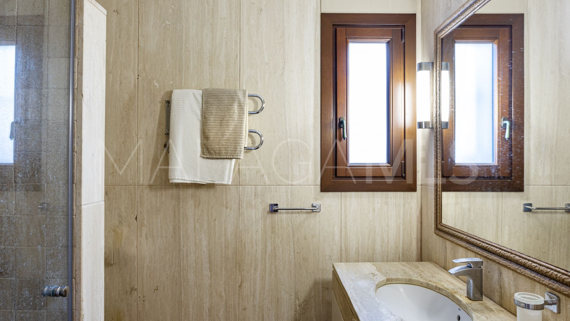 Villa for sale in Elviria
