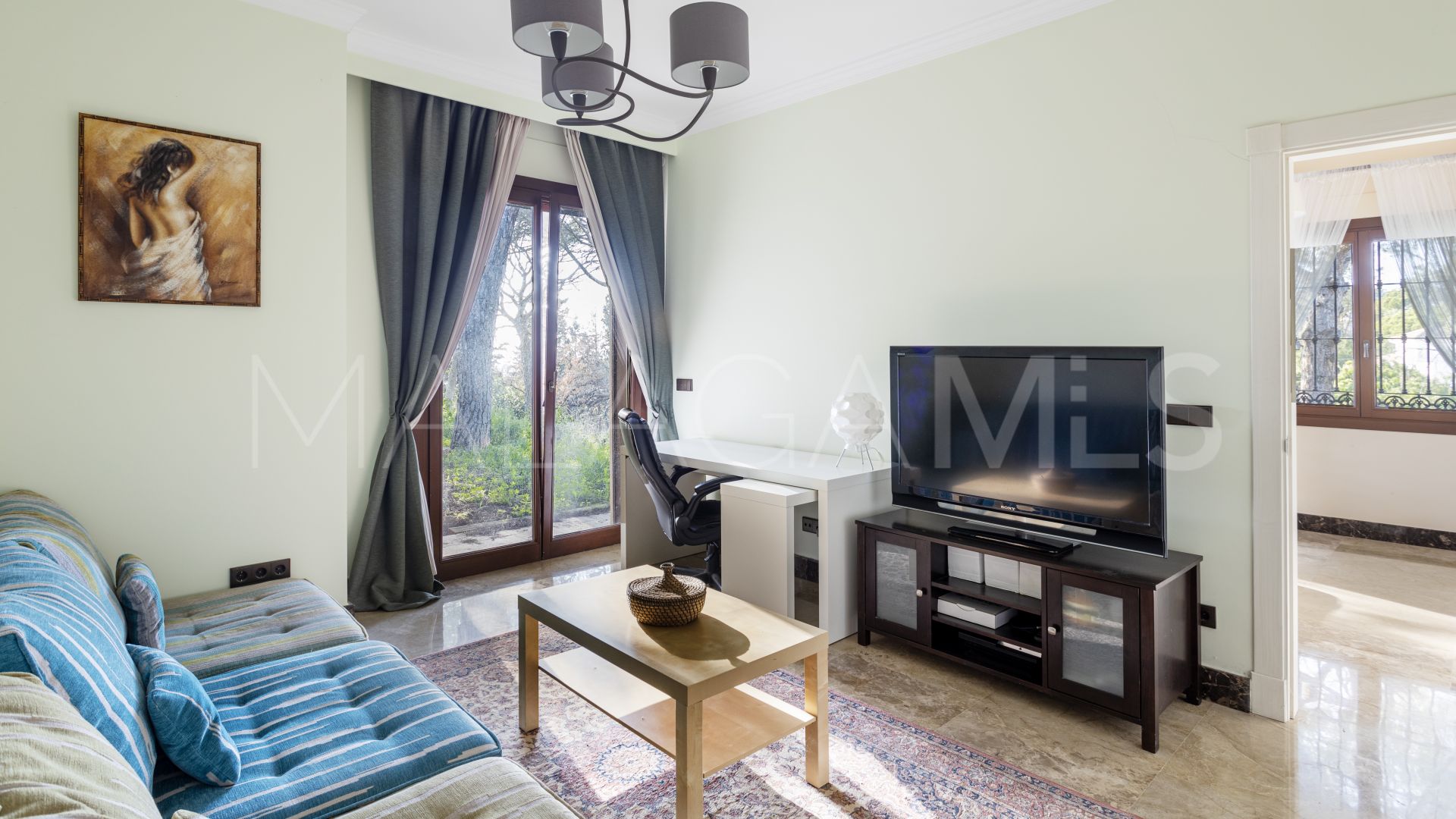 Villa for sale in Elviria