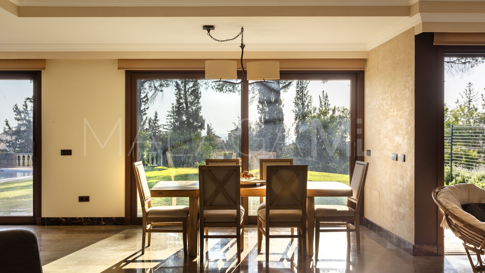 Villa for sale in Elviria