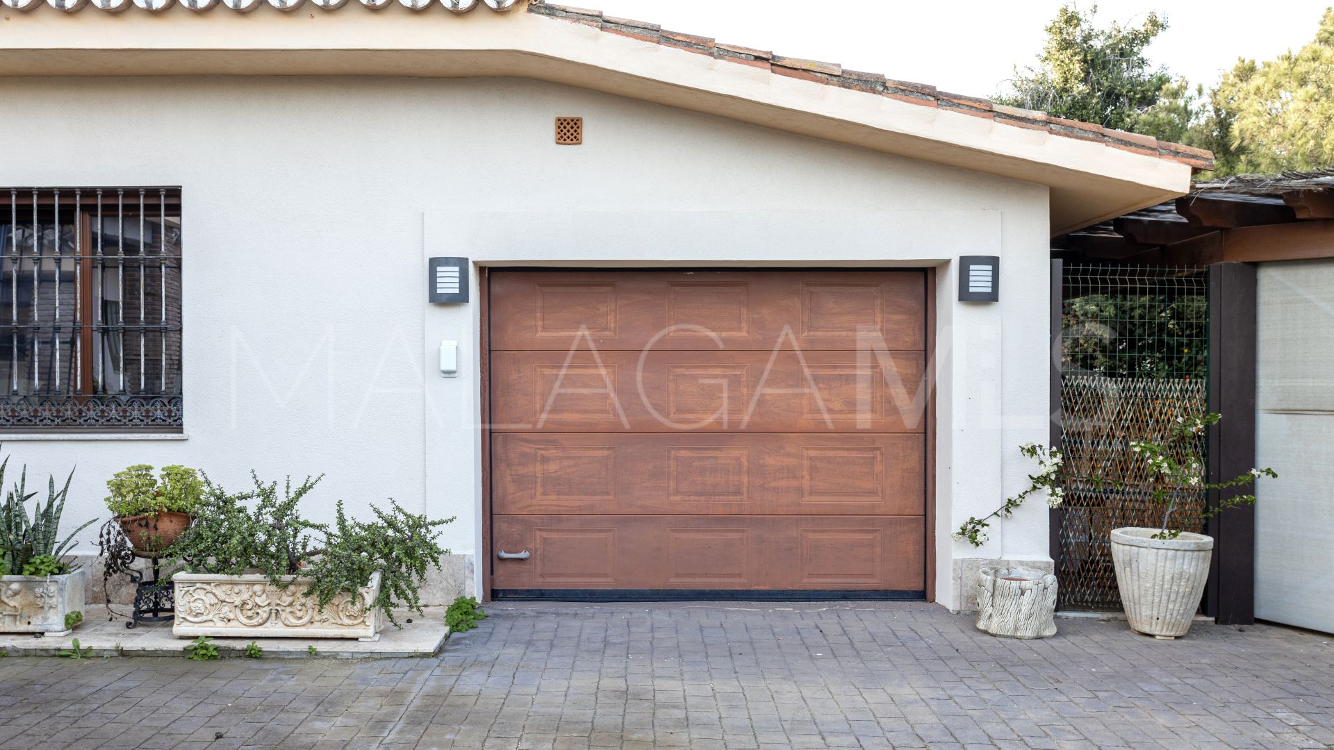 Villa for sale in Elviria