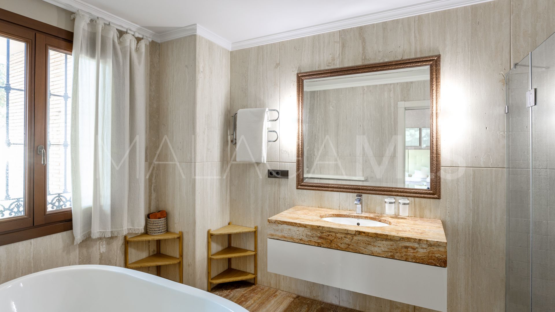 Villa for sale in Elviria