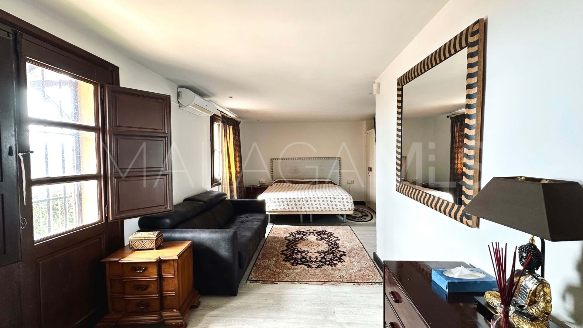 Herrenhaus for sale in Las Chapas