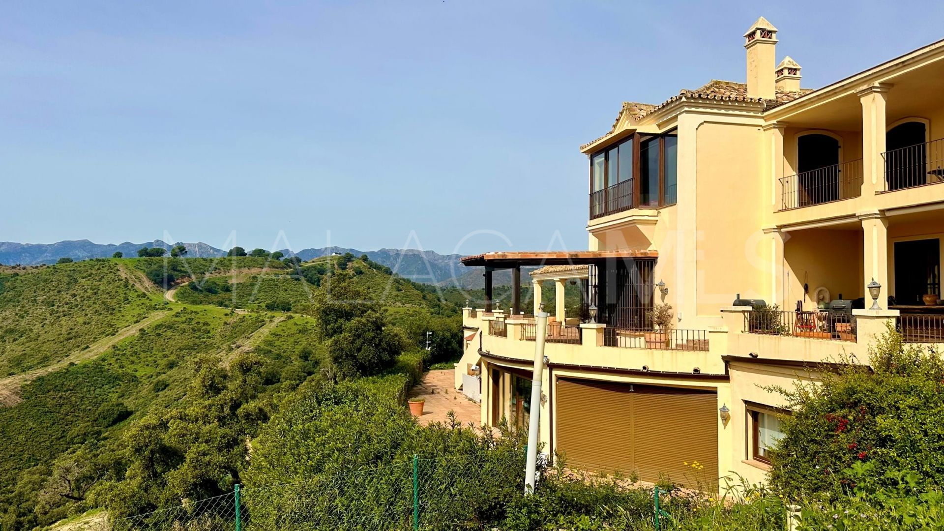 Herrenhaus for sale in Las Chapas
