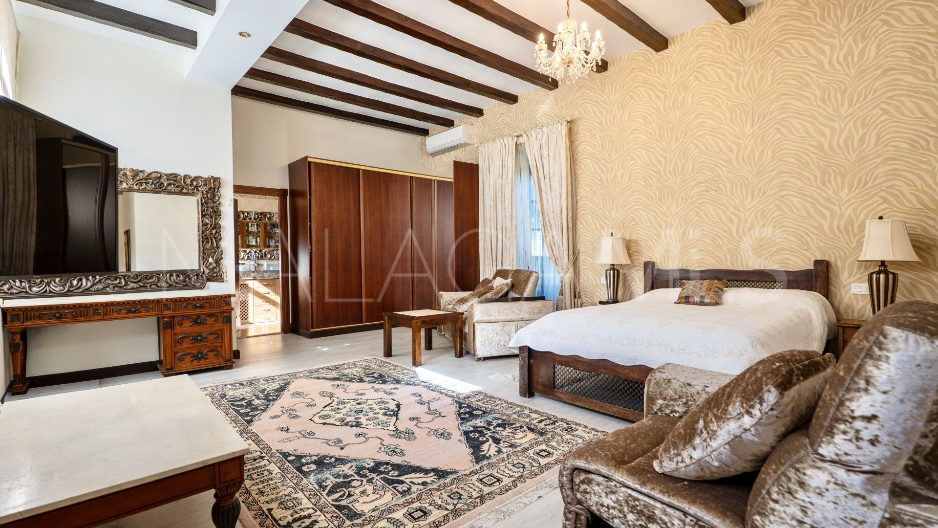 Villa for sale in La Mairena