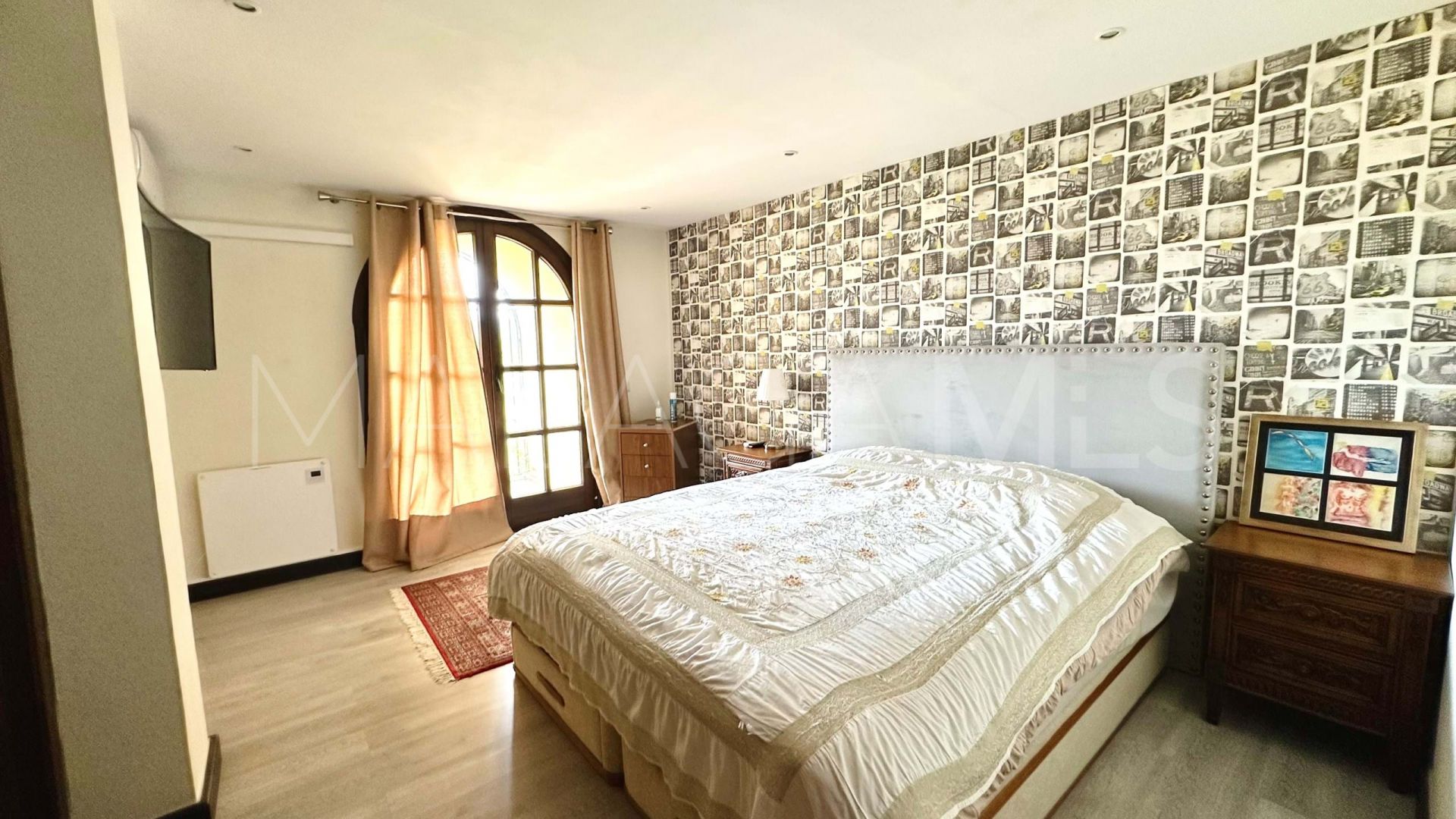 Herrenhaus for sale in Las Chapas