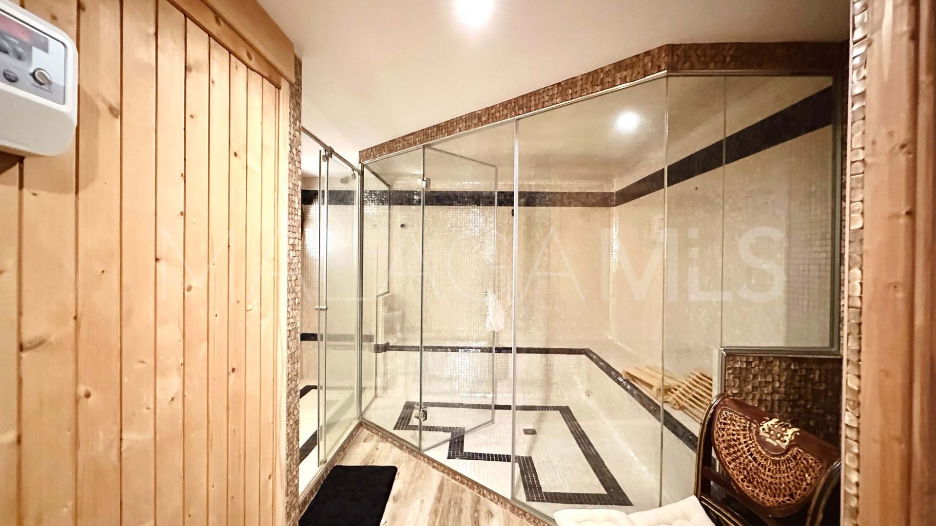 Herrenhaus for sale in Las Chapas