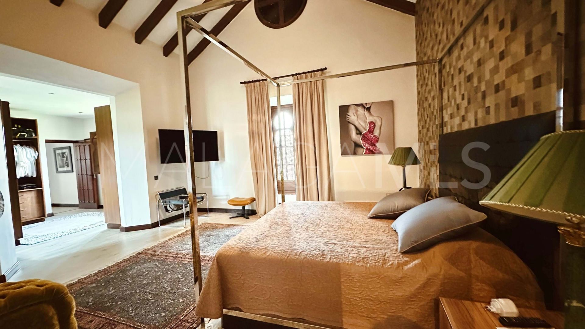 Herrenhaus for sale in Las Chapas