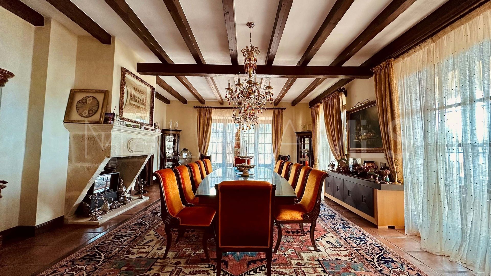 Herrenhaus for sale in Las Chapas