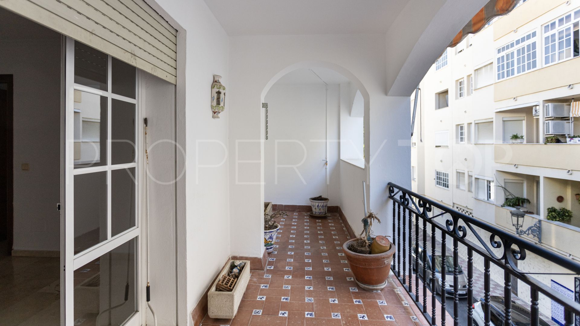 Buy semi detached house in Estepona Centre with 4 bedrooms