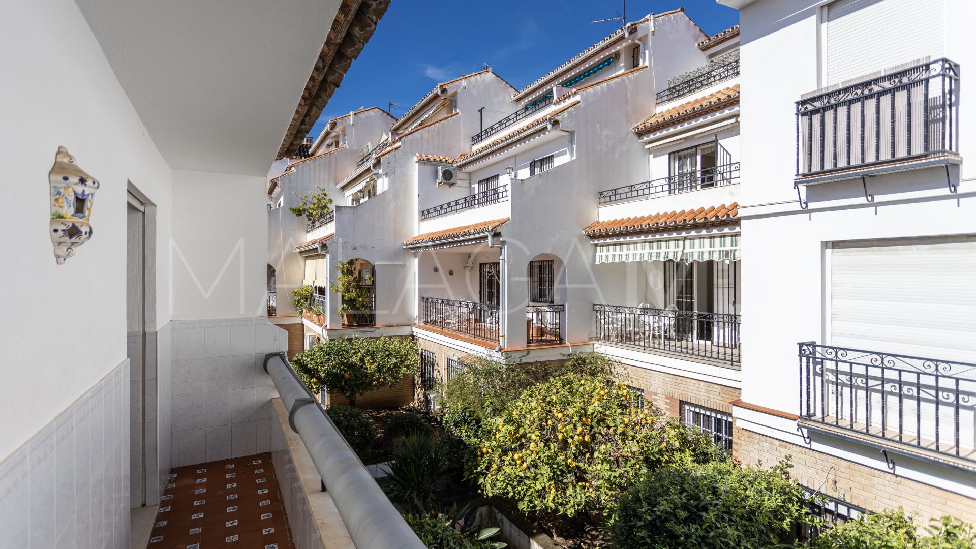 Buy semi detached house in Estepona Centre with 4 bedrooms