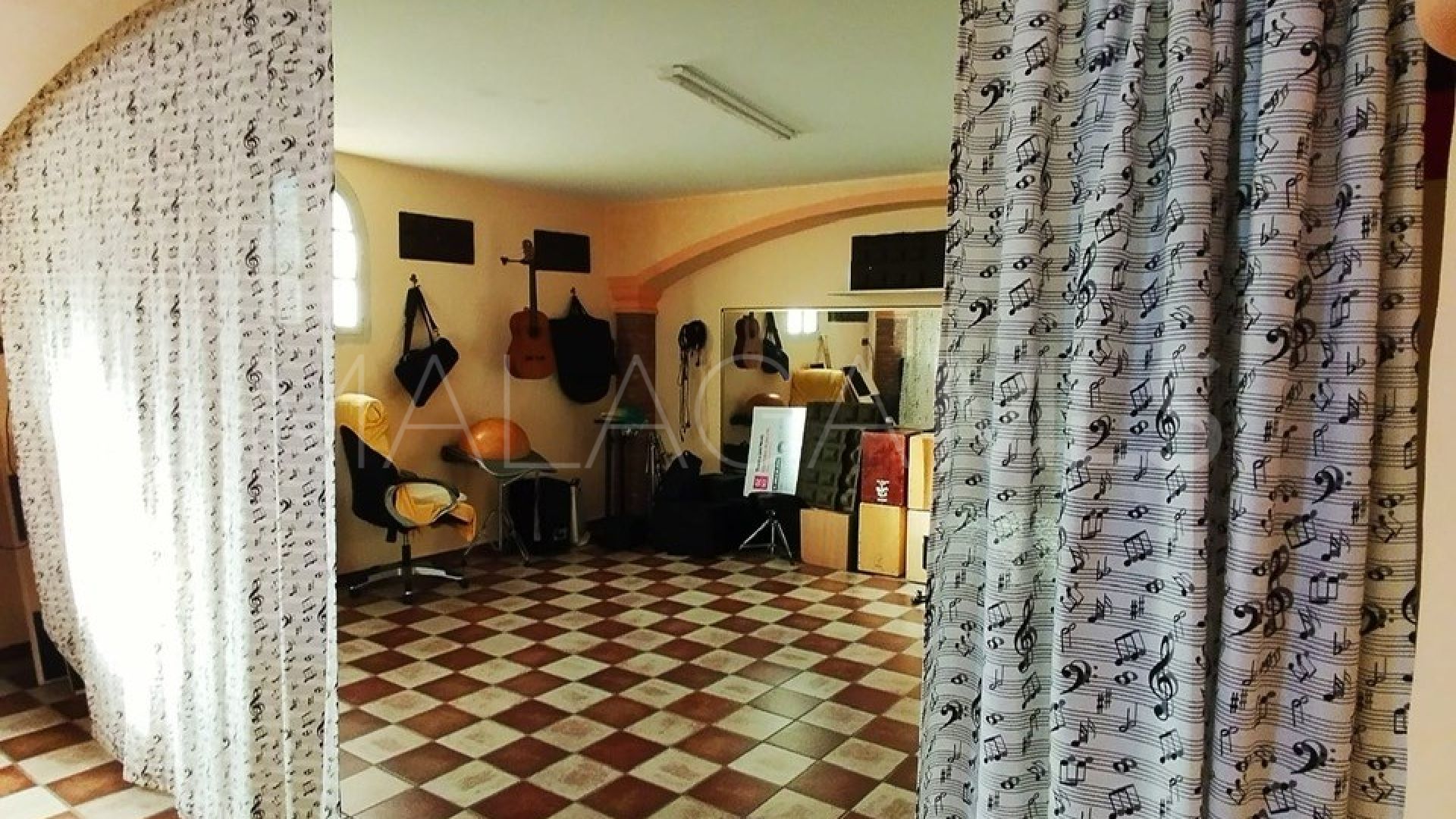 Se vende casa with 4 bedrooms in Torremolinos