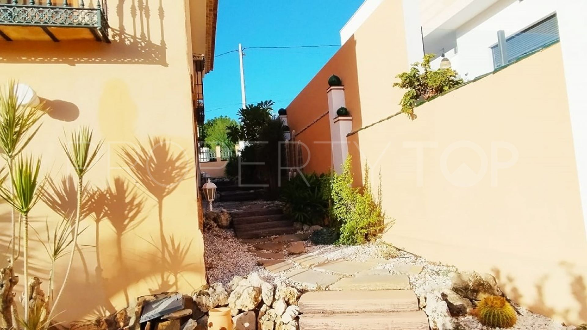 For sale Torremolinos house with 4 bedrooms