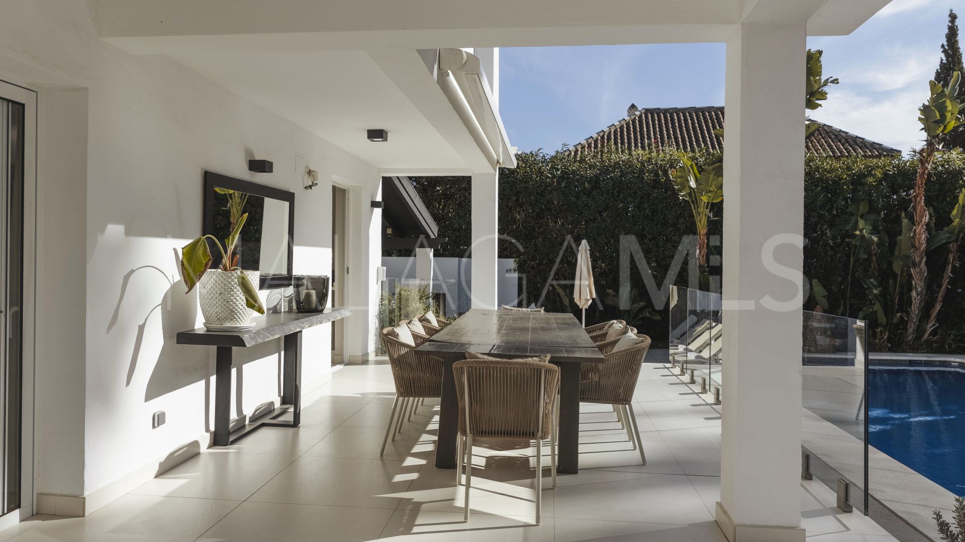 Se vende villa in Nueva Andalucia with 4 bedrooms