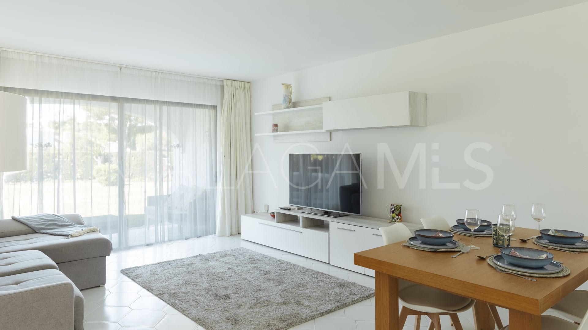 Ground floor apartment for sale in Miraflores with 2 bedrooms