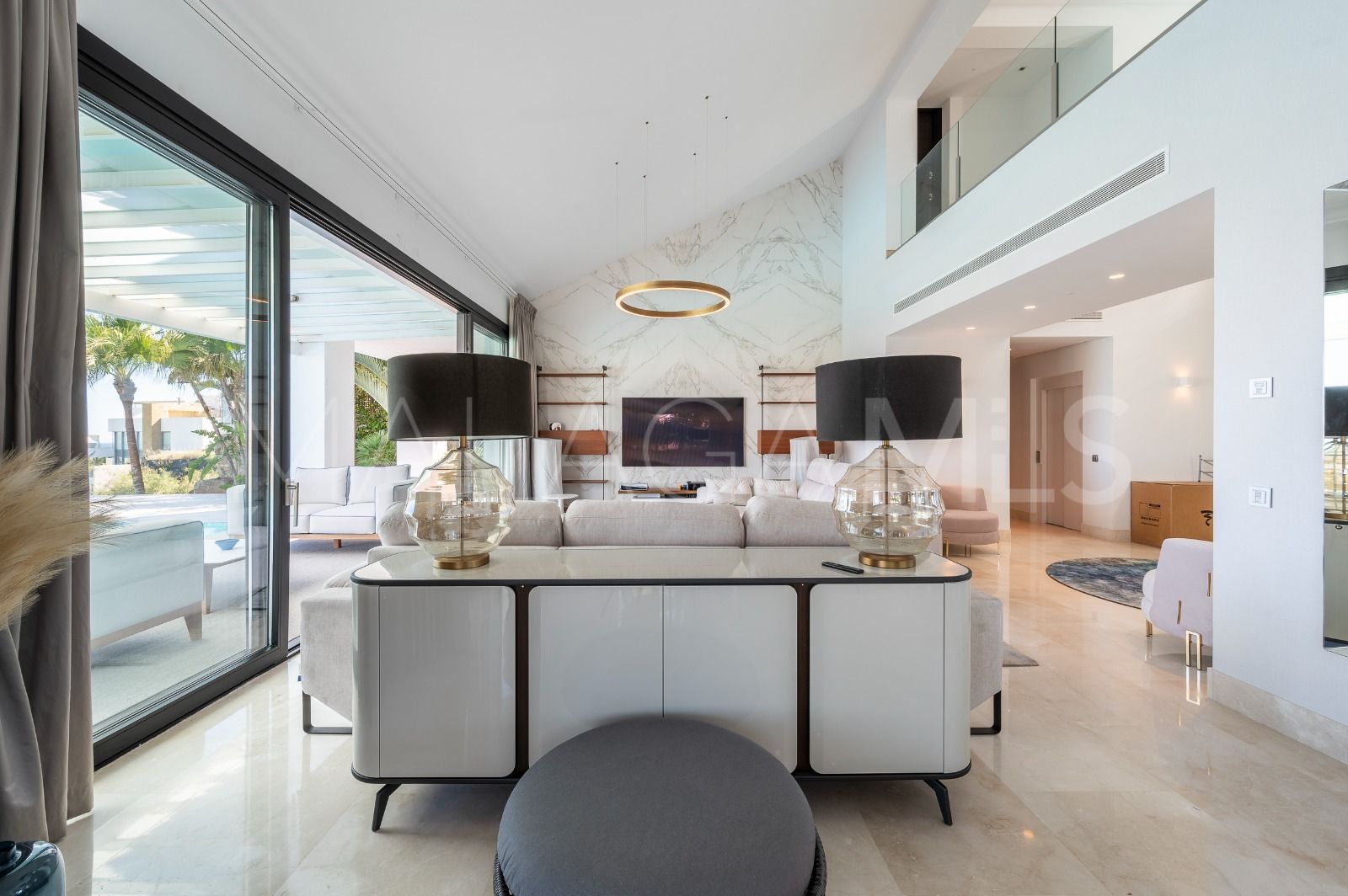 Buy villa in Los Flamingos Golf with 6 bedrooms