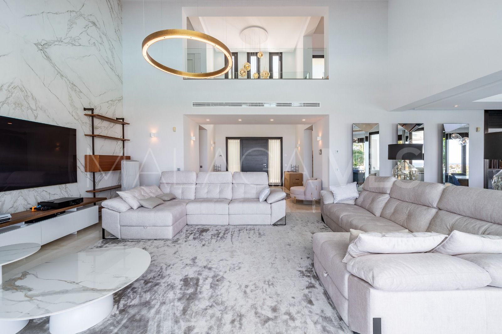 Buy villa in Los Flamingos Golf with 6 bedrooms