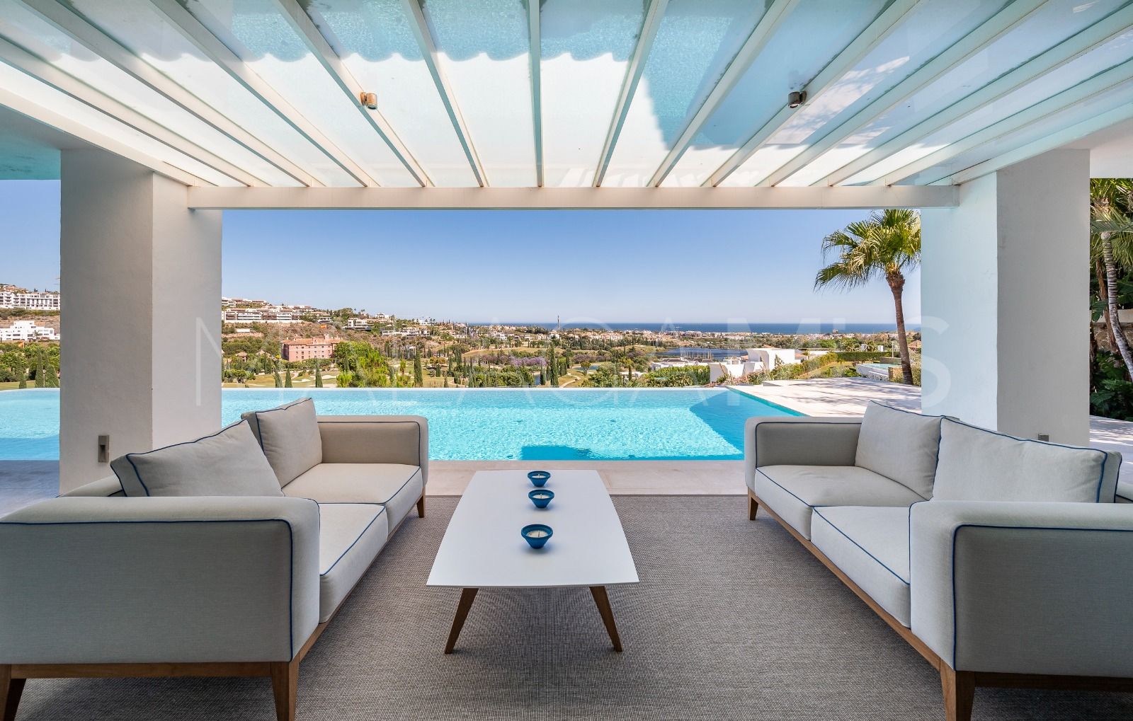 Buy villa in Los Flamingos Golf with 6 bedrooms