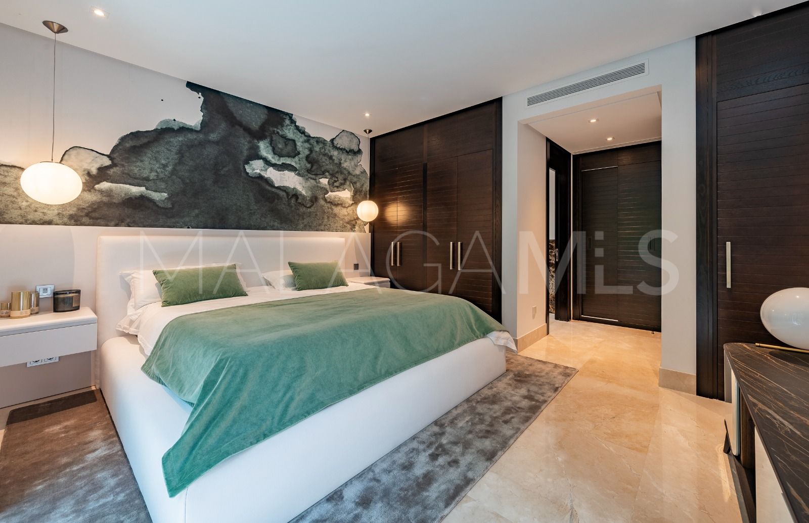 Buy villa in Los Flamingos Golf with 6 bedrooms