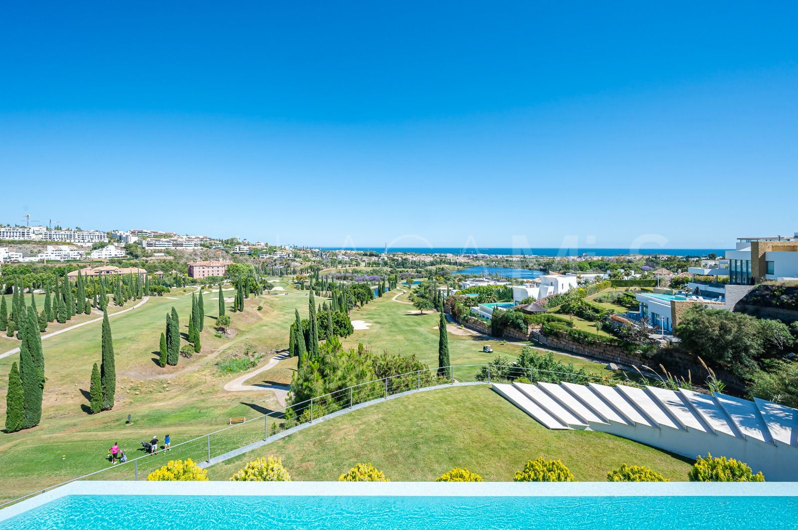 Buy villa in Los Flamingos Golf with 6 bedrooms