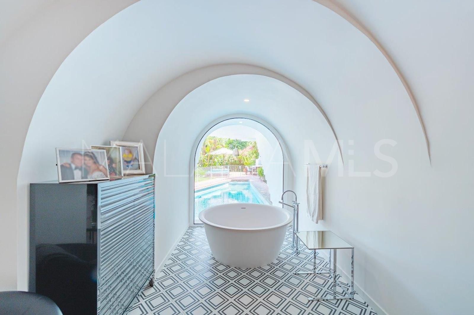 Radhus for sale in Marbella Golden Mile