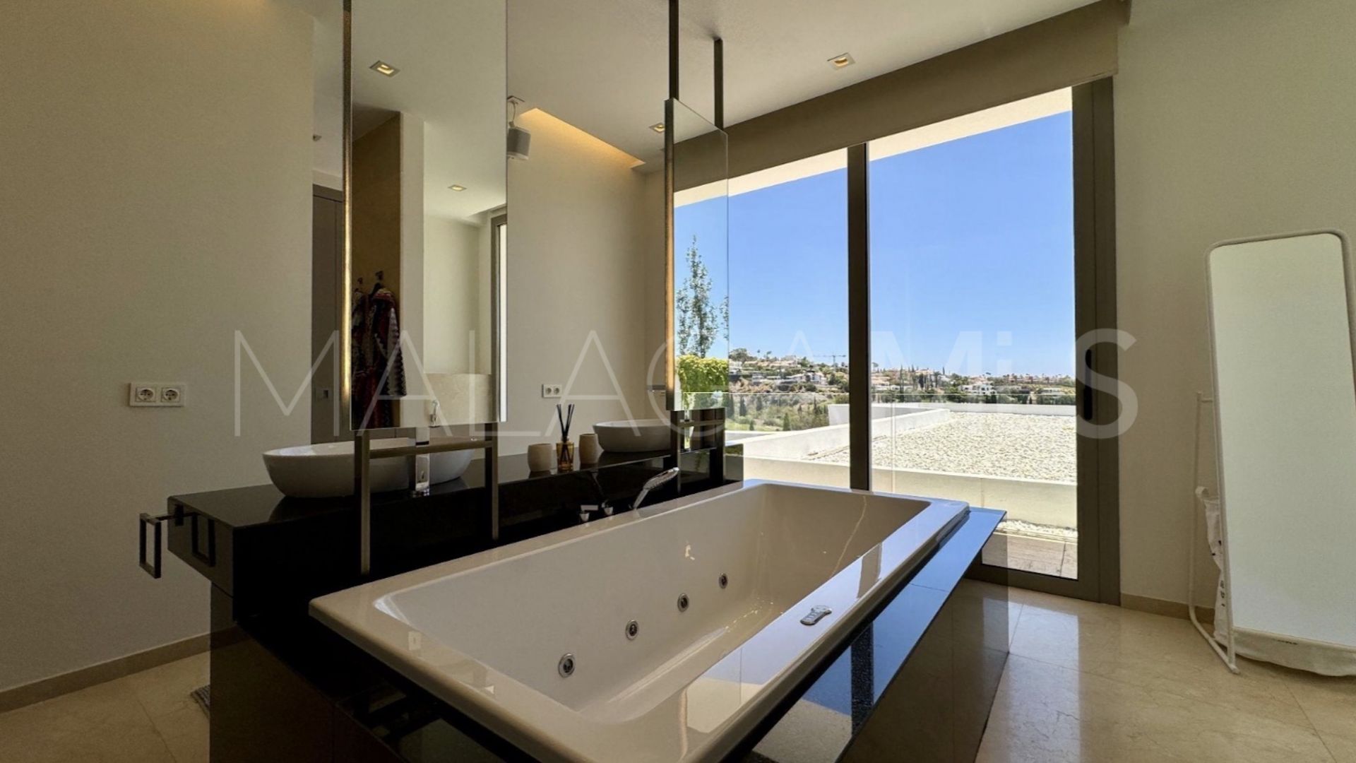 Villa for sale in Los Flamingos Golf