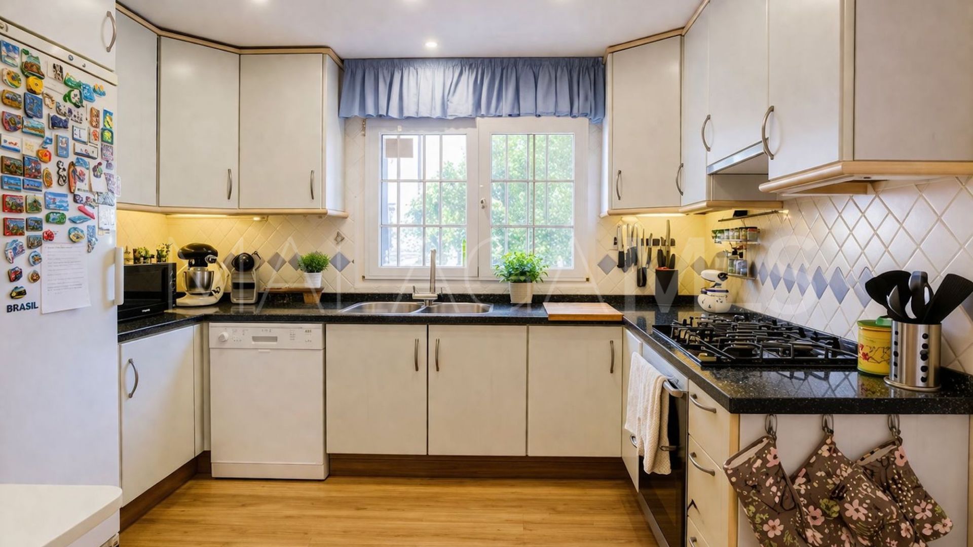 Villa for sale in Guadalmina Baja