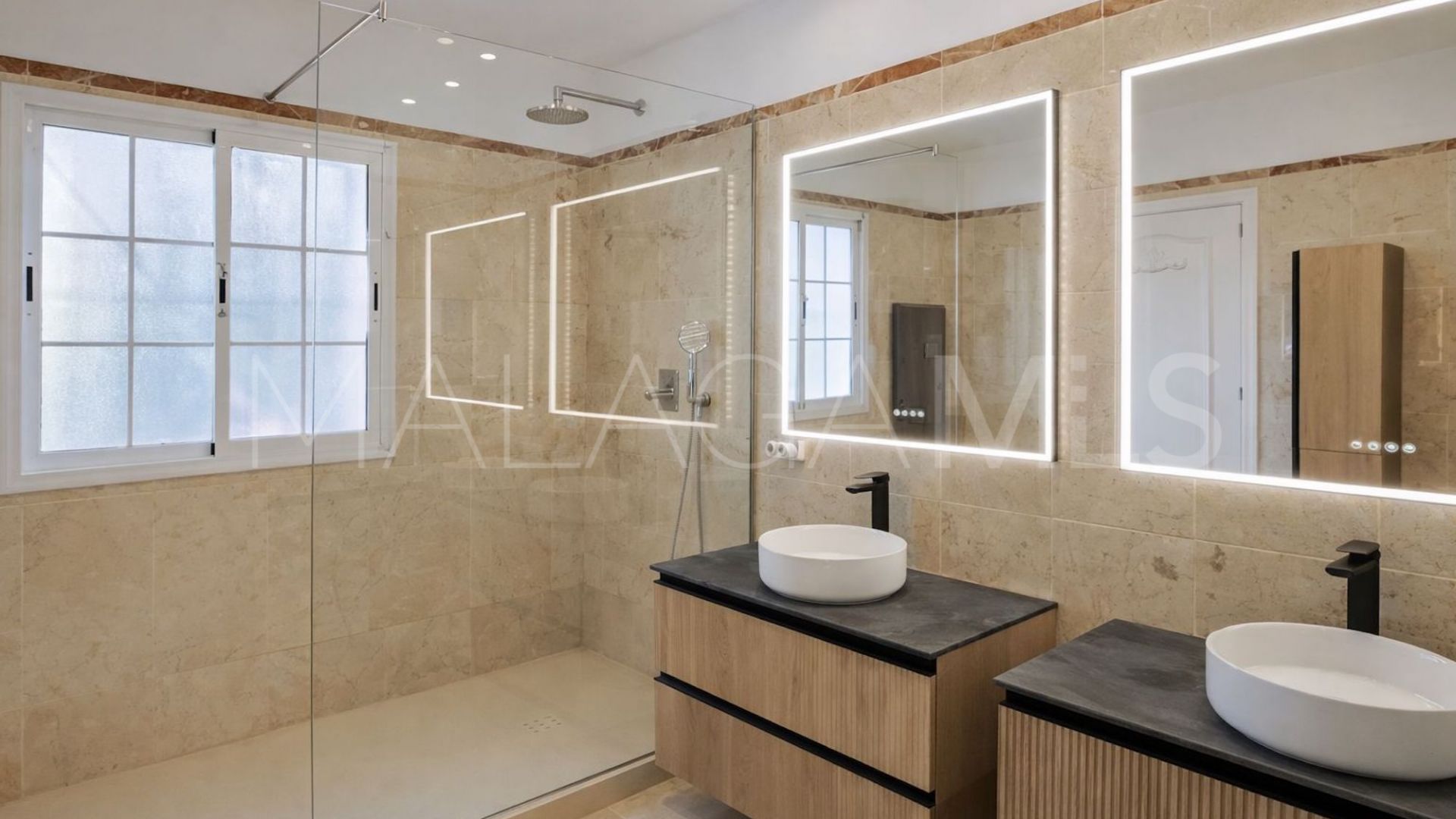 Villa for sale in Guadalmina Baja