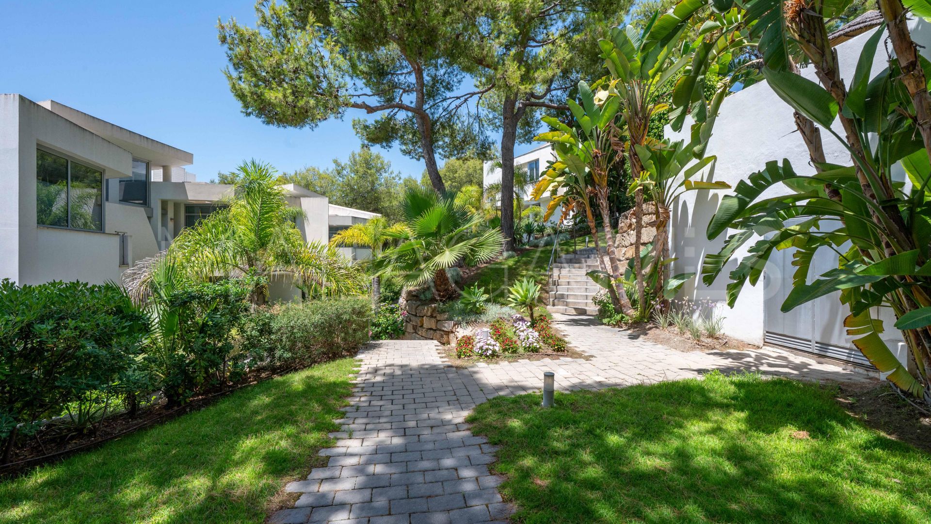 Adosado with 2 bedrooms for sale in Sierra Blanca