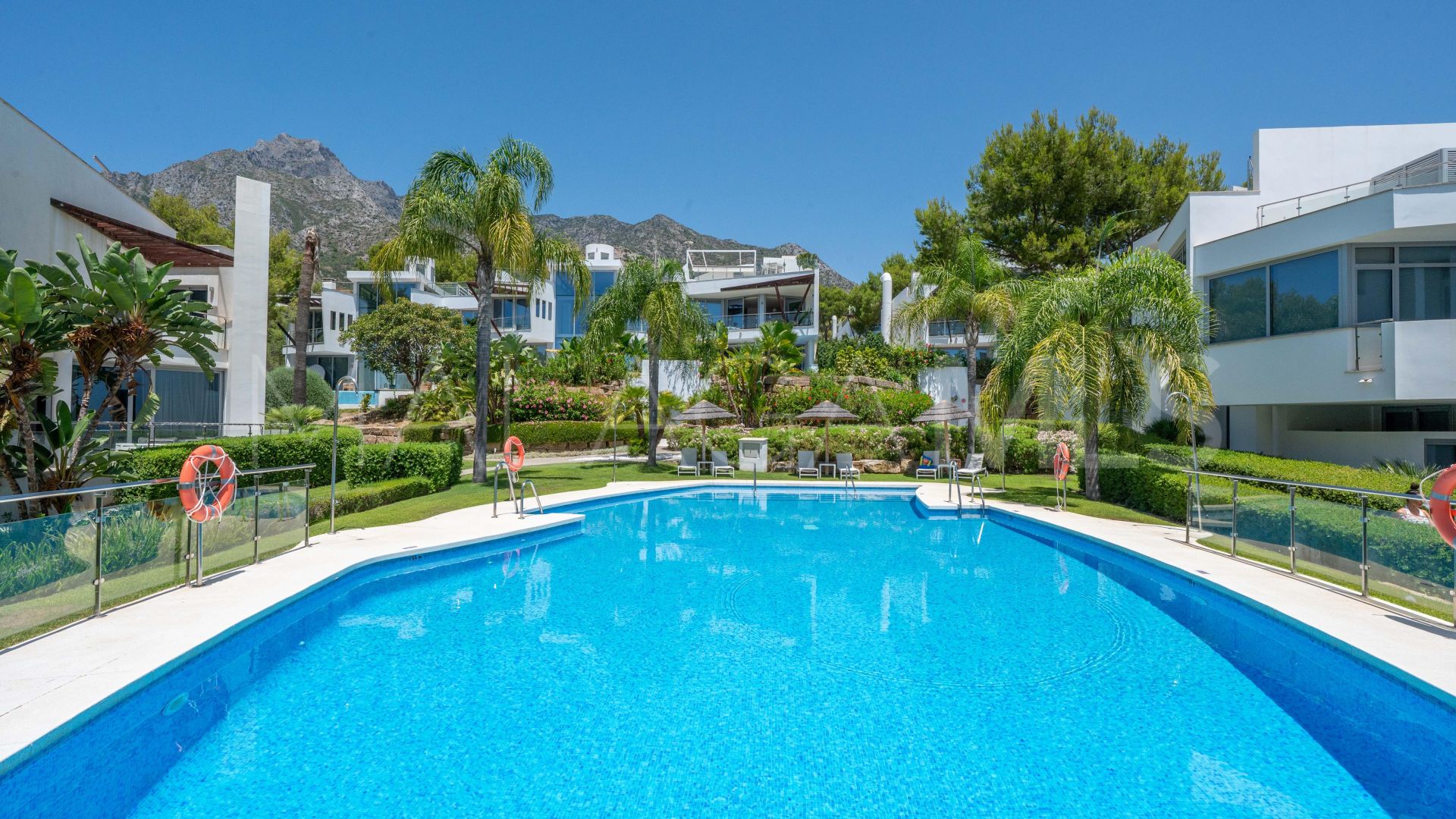 Adosado with 2 bedrooms for sale in Sierra Blanca