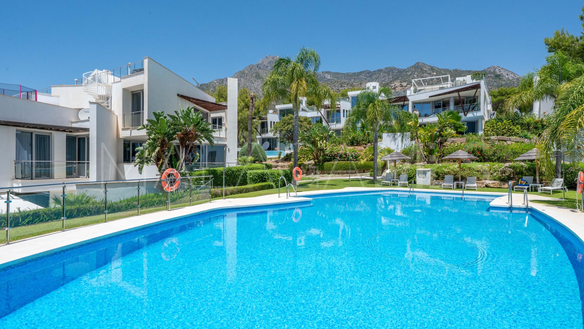 Adosado with 2 bedrooms for sale in Sierra Blanca