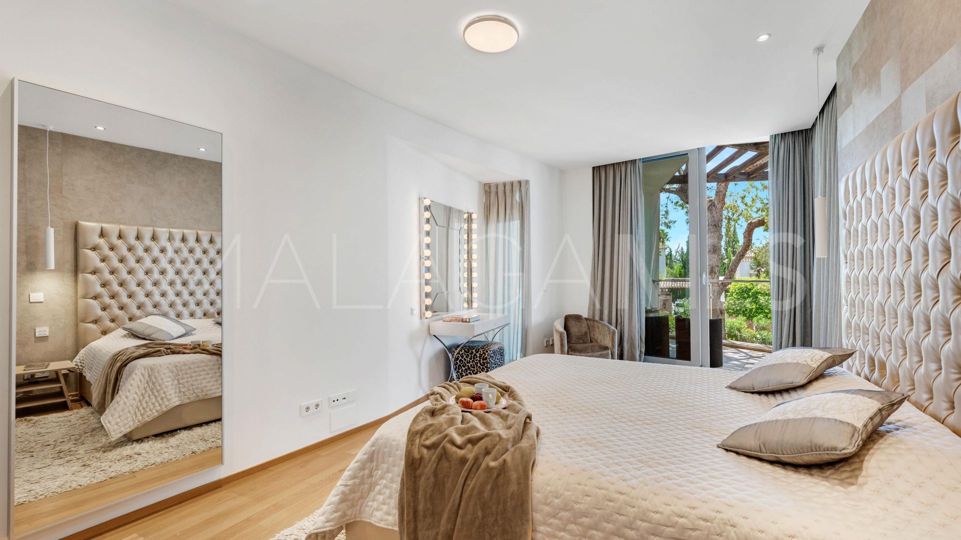 Adosado with 2 bedrooms for sale in Sierra Blanca