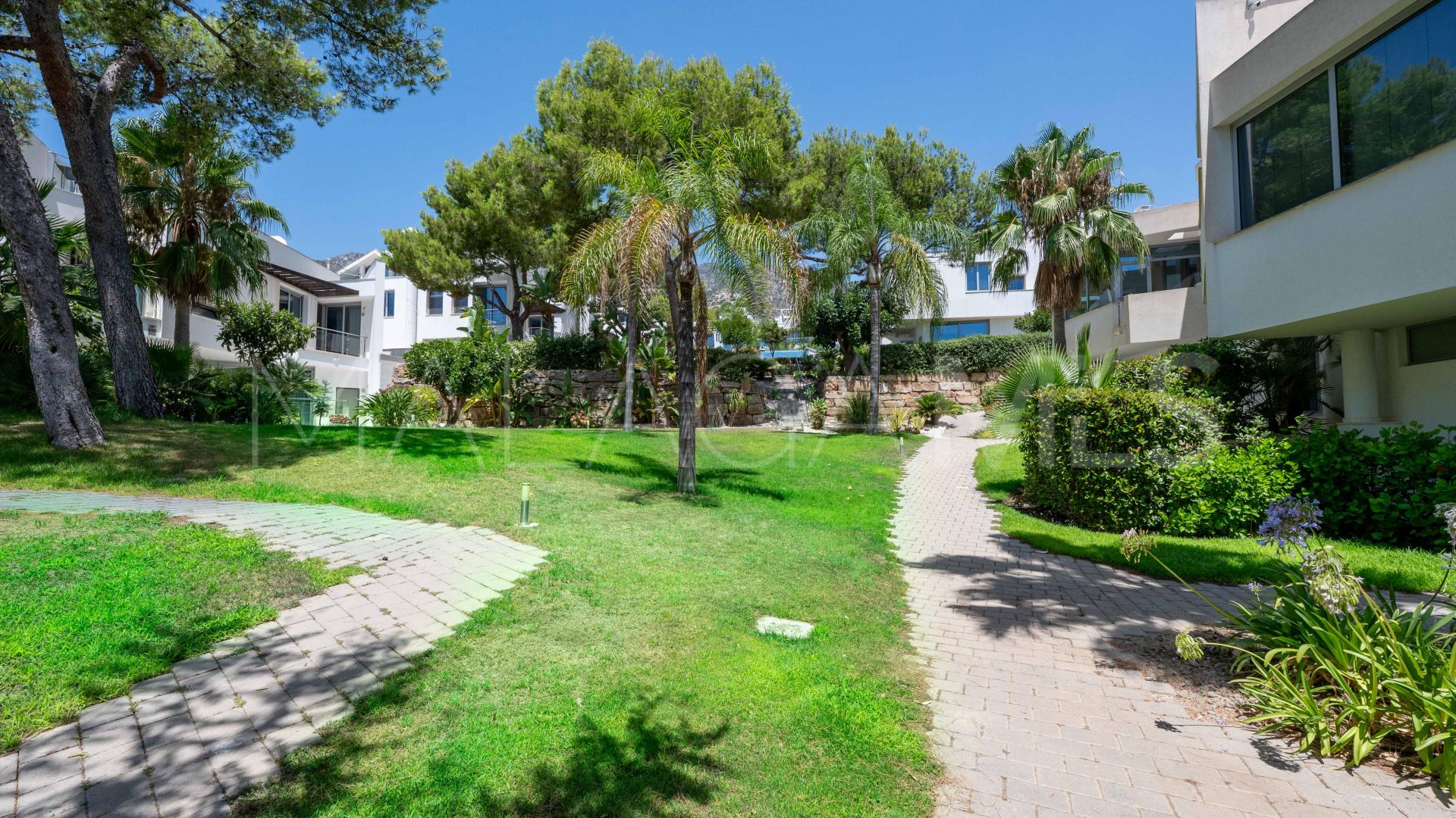 Adosado with 2 bedrooms for sale in Sierra Blanca