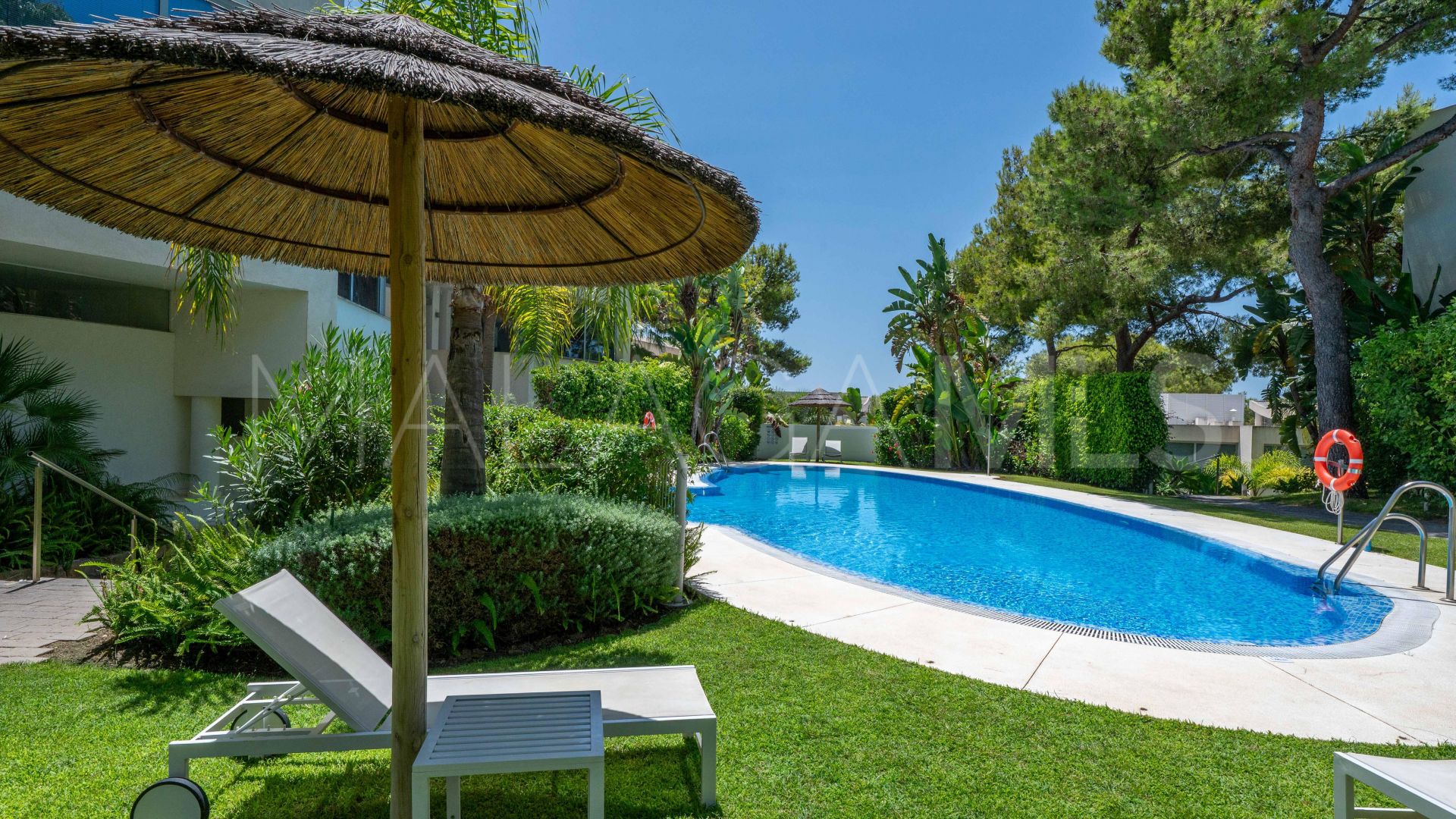 Adosado with 2 bedrooms for sale in Sierra Blanca