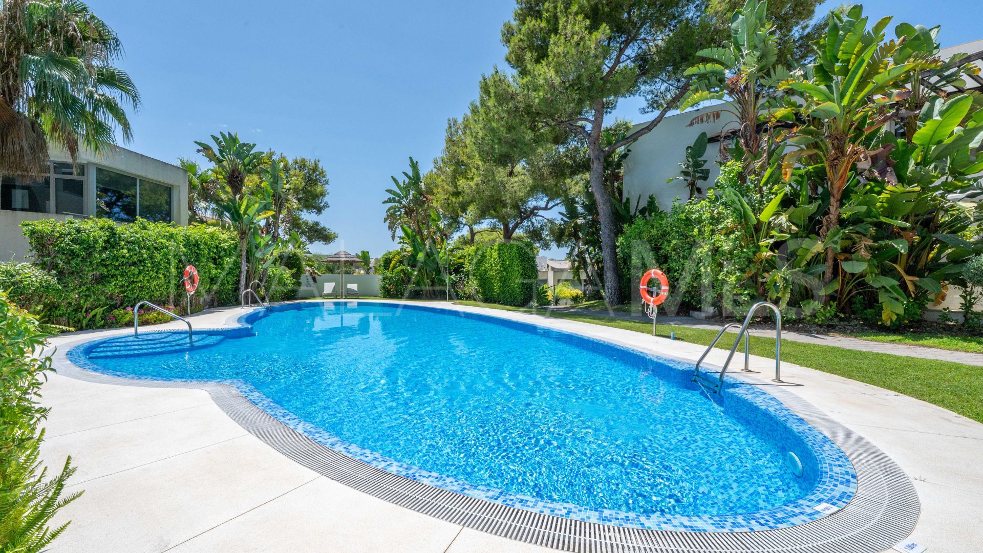 Adosado with 2 bedrooms for sale in Sierra Blanca