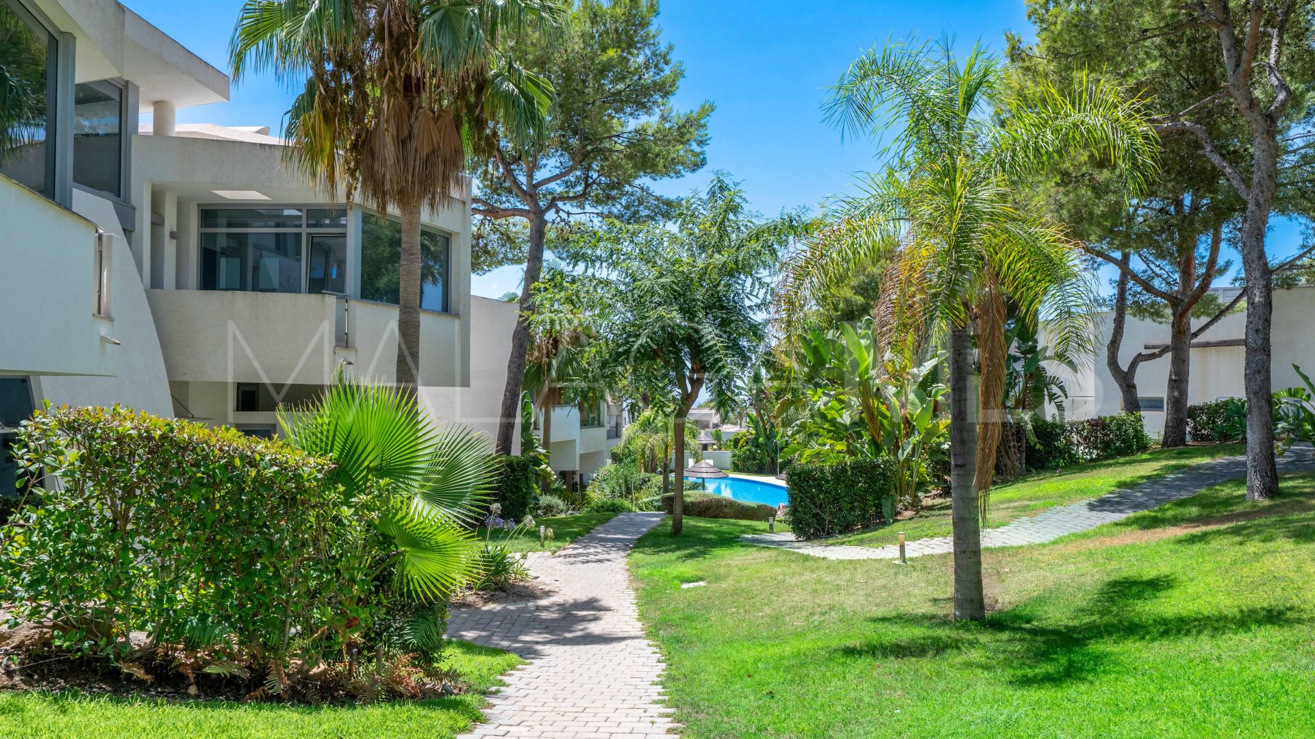 Adosado with 2 bedrooms for sale in Sierra Blanca