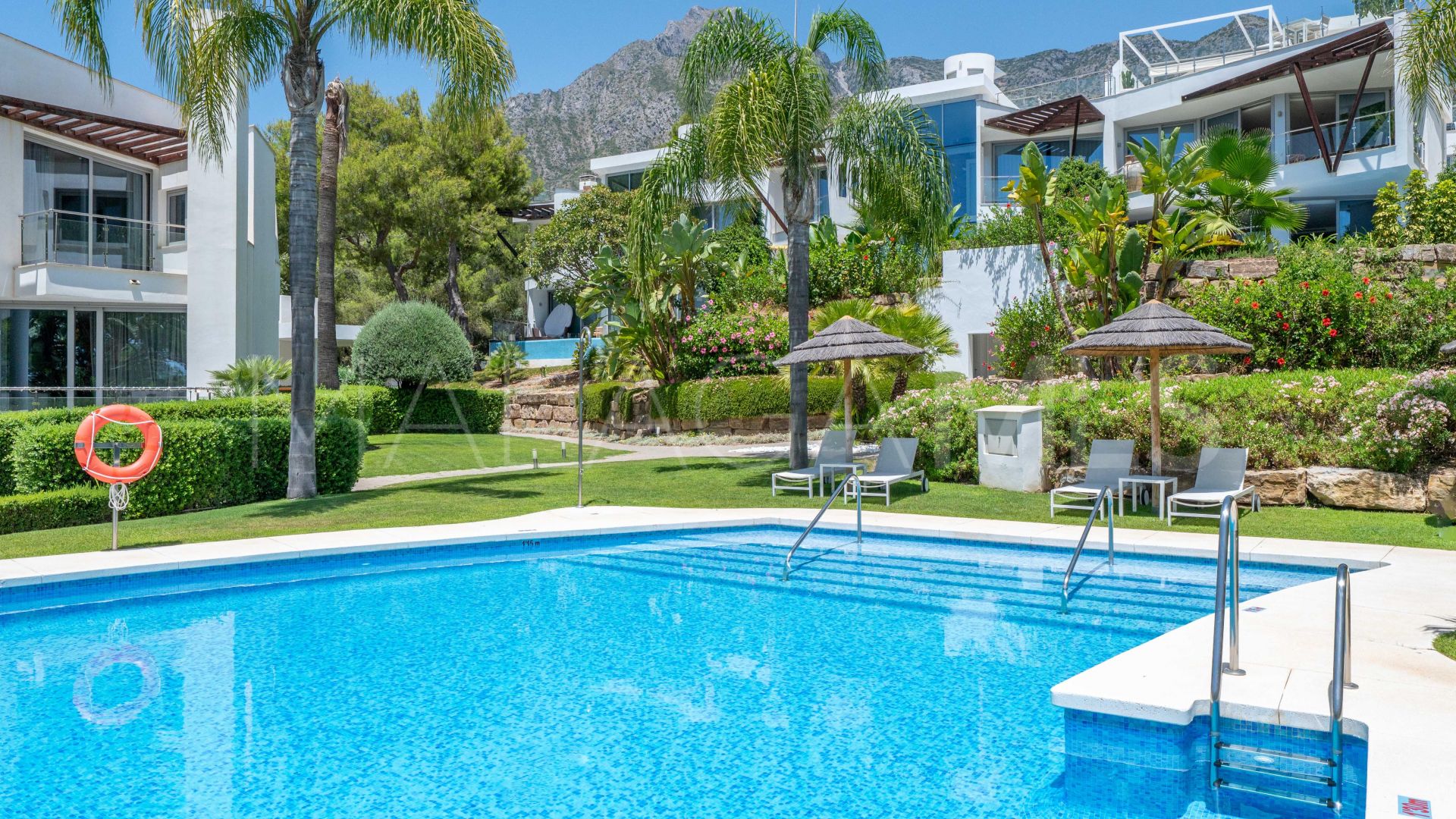 Adosado with 2 bedrooms for sale in Sierra Blanca