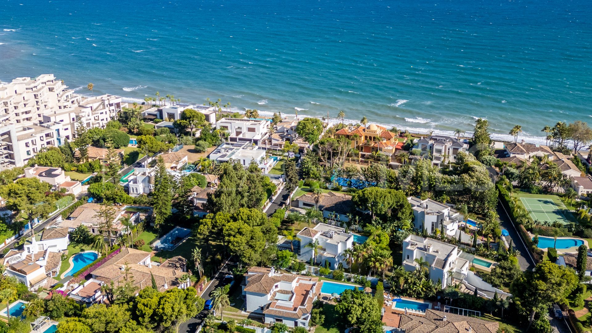 Villa for sale in El Paraiso Playa