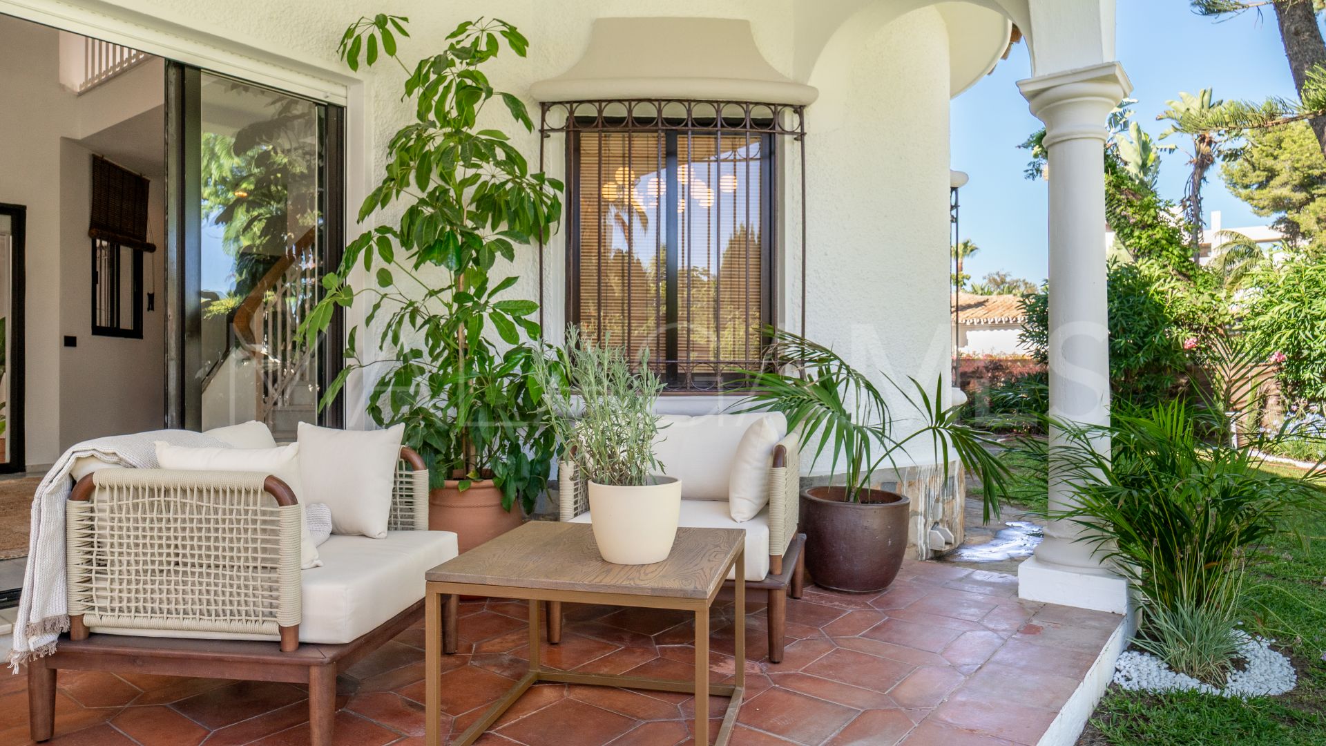 Villa for sale in El Paraiso Playa