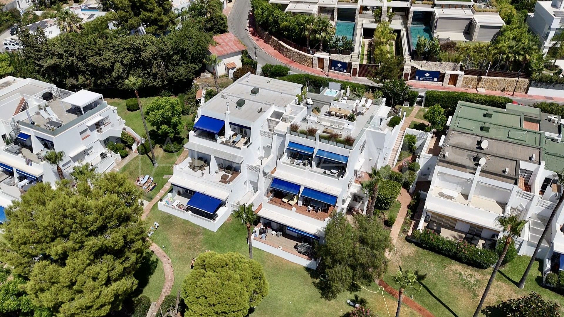 Markplanslägenhet for sale in Nueva Andalucia