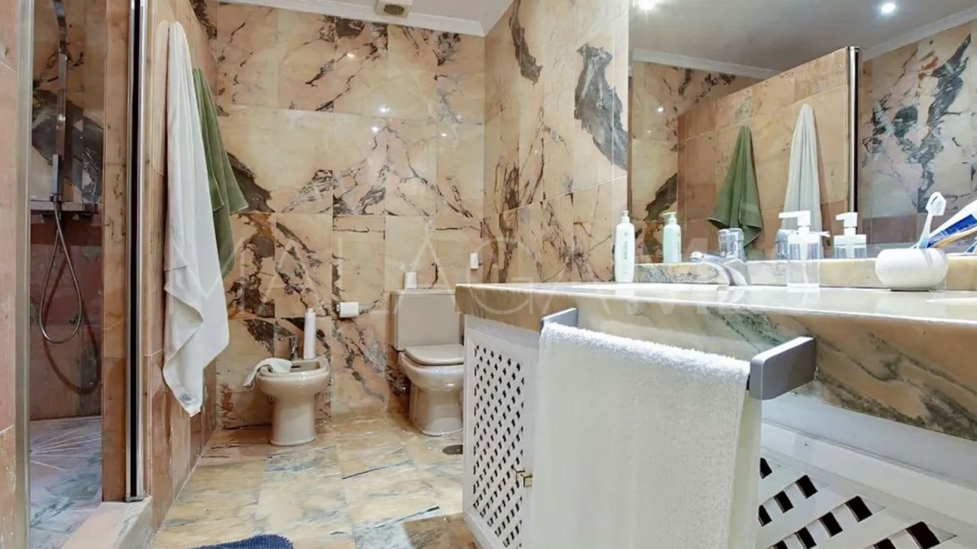 Markplanslägenhet for sale in Nueva Andalucia