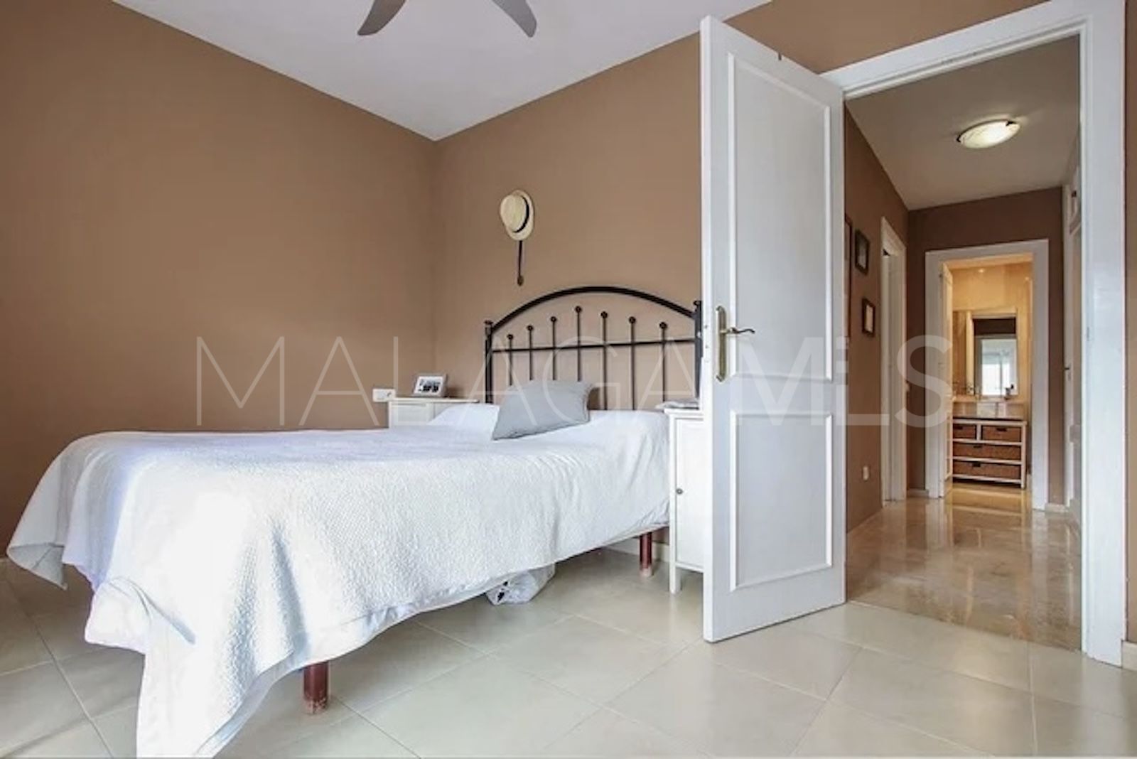 Markplanslägenhet for sale in Nueva Andalucia
