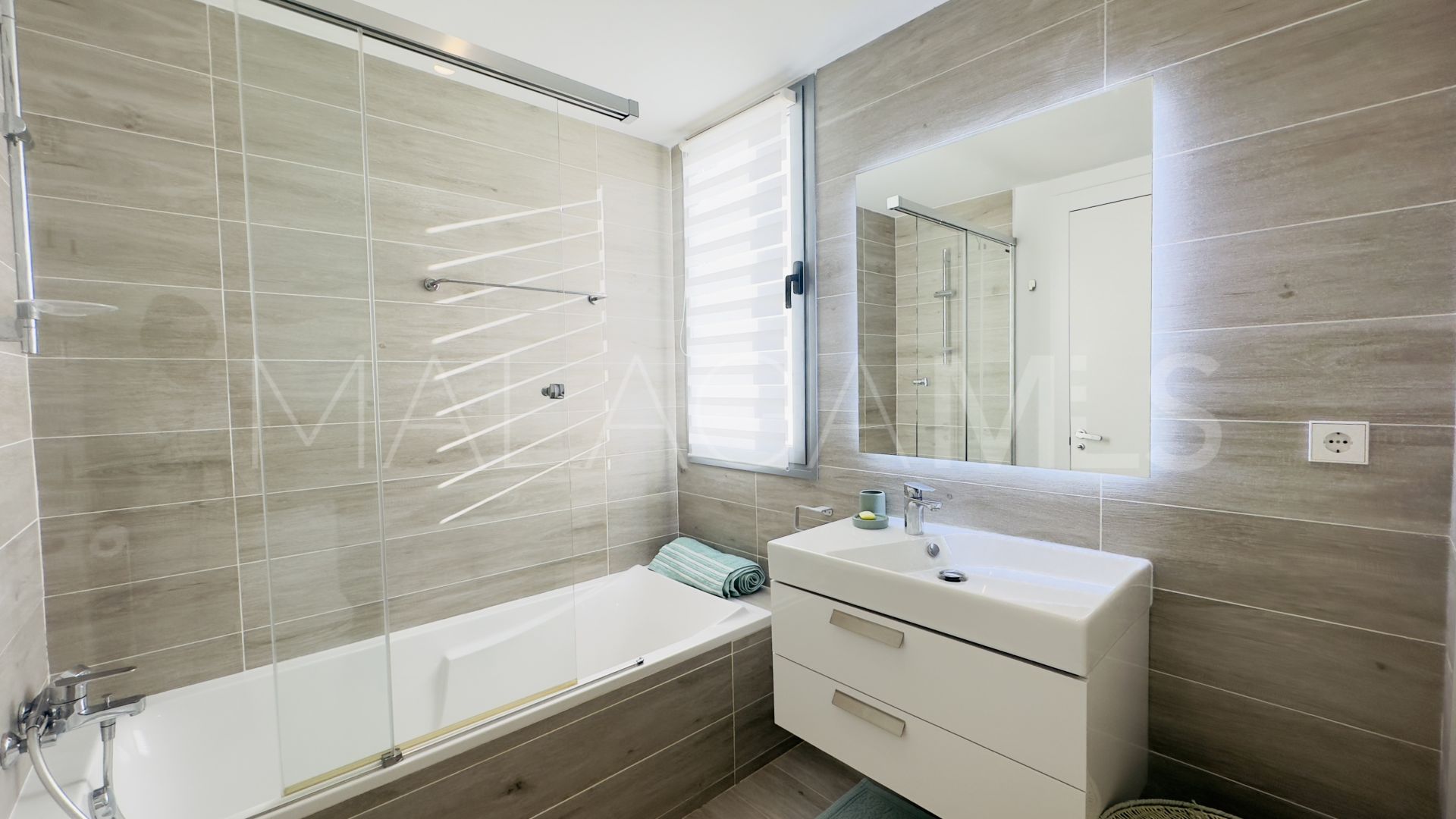 Buy Ático with 4 bedrooms in Vanian Green Village