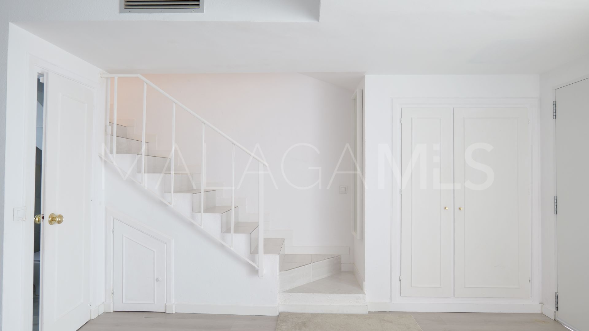 Maison de ville for sale in Nueva Andalucia