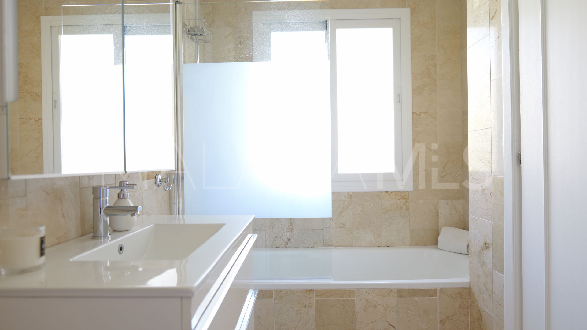 Maison de ville for sale in Nueva Andalucia