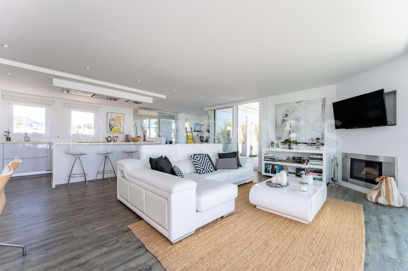 Duplex penthouse for sale in Calahonda Playa