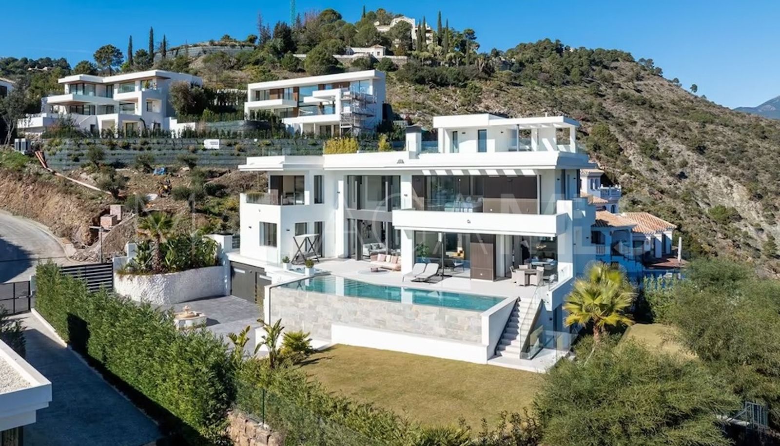 Villa for sale in Benahavis